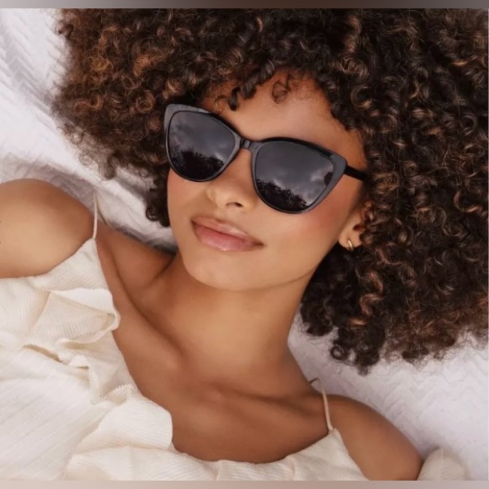 New Rachel Zoe Nina Black Sunglasses